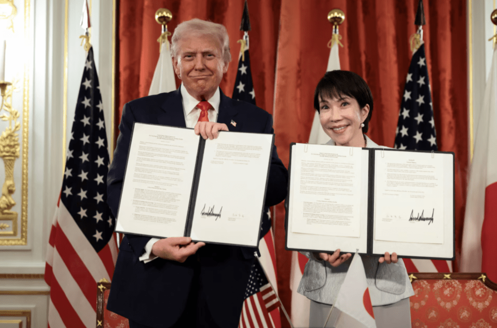 《日本经济新闻》引述消息报道,特朗普对日本延后履行一项规模高达5,500亿美元的对美投资及贷款协议感到愤怒。路透社 《日本经济新闻》引述消息报道,特朗普对日本延后履行一项规模高达5,500亿美元的对美投资及贷款协议感到愤怒。路透社