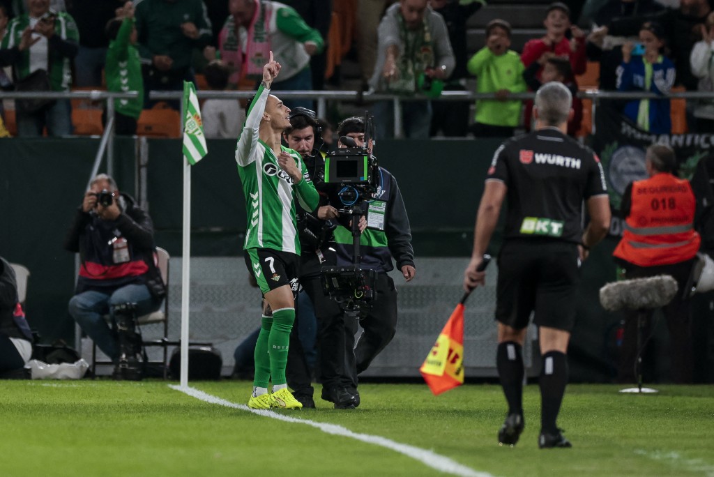 安東尼慶祝取得入球。法新社 安東尼慶祝取得入球。法新社