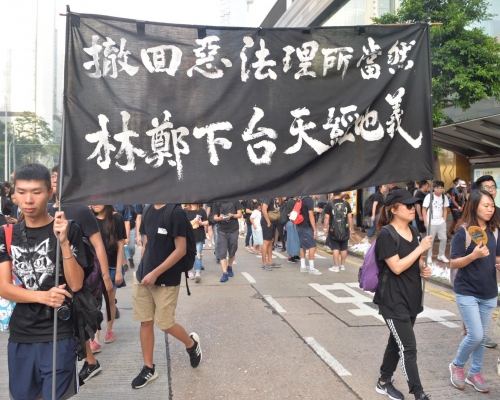 香港有大遊行要求港府撤回《逃犯條例》並要求林鄭月娥下台。