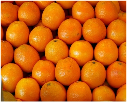 食安中心指一個進口的橙樣本發現除害劑殘餘超出法例標準。