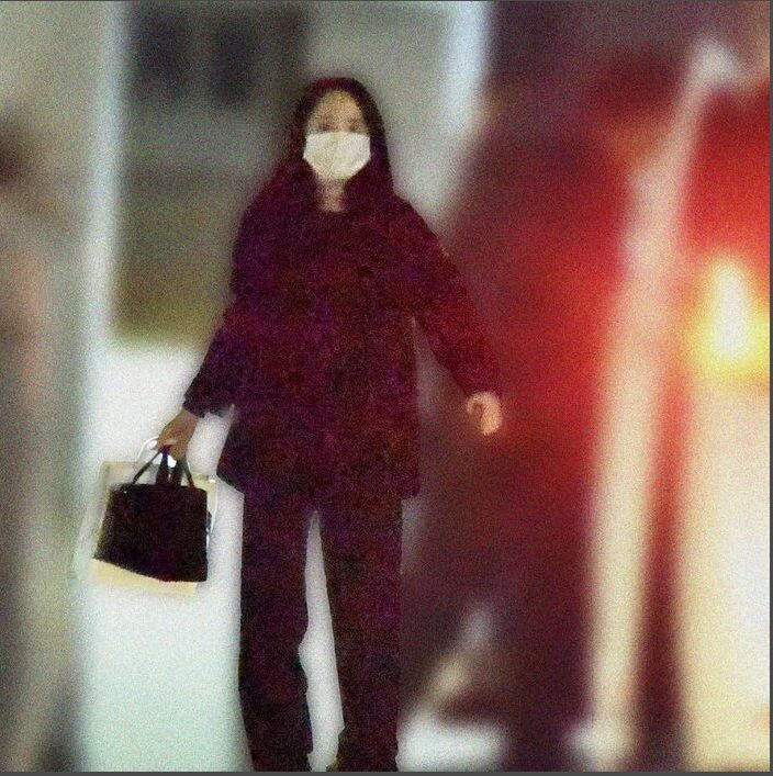 松田聖子早前被拍到在女兒尾七的前一天外出剪髮。
