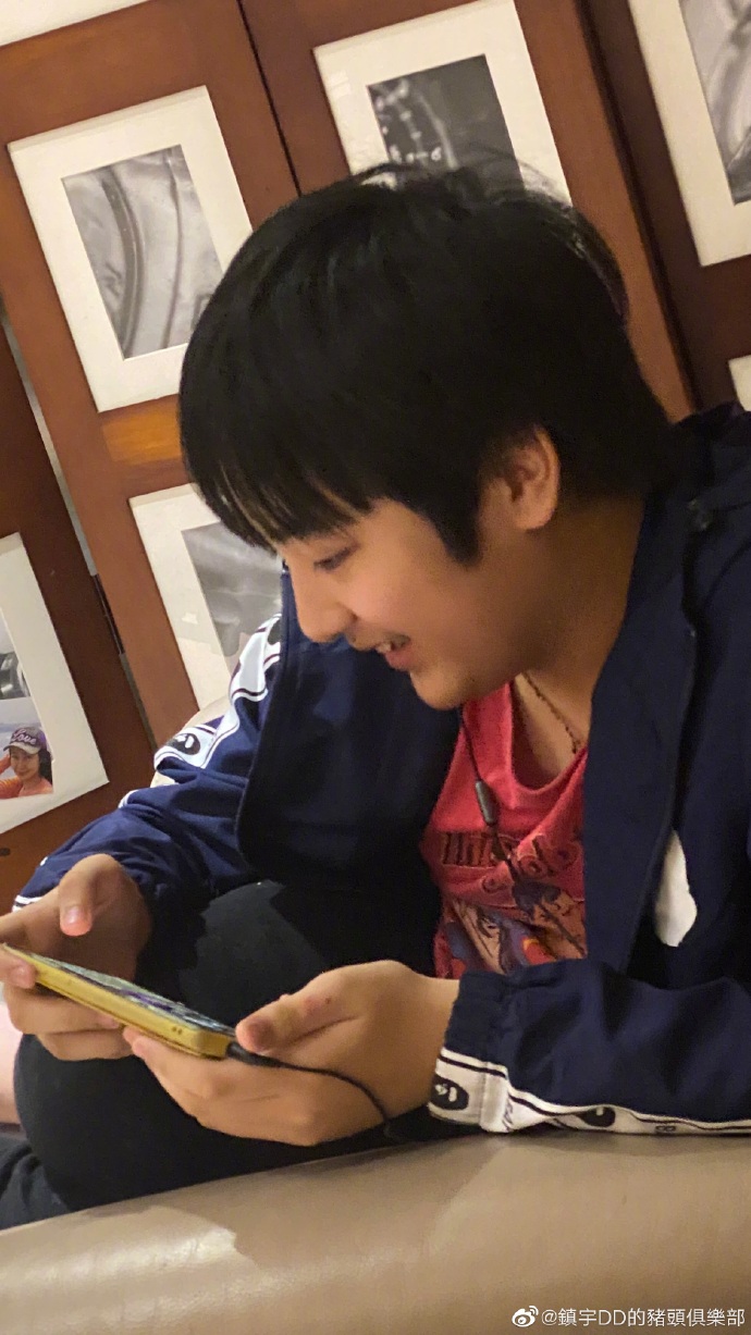 有Fans話想增加粉絲，貼囝囝相就可以，所以佢即刻試。
