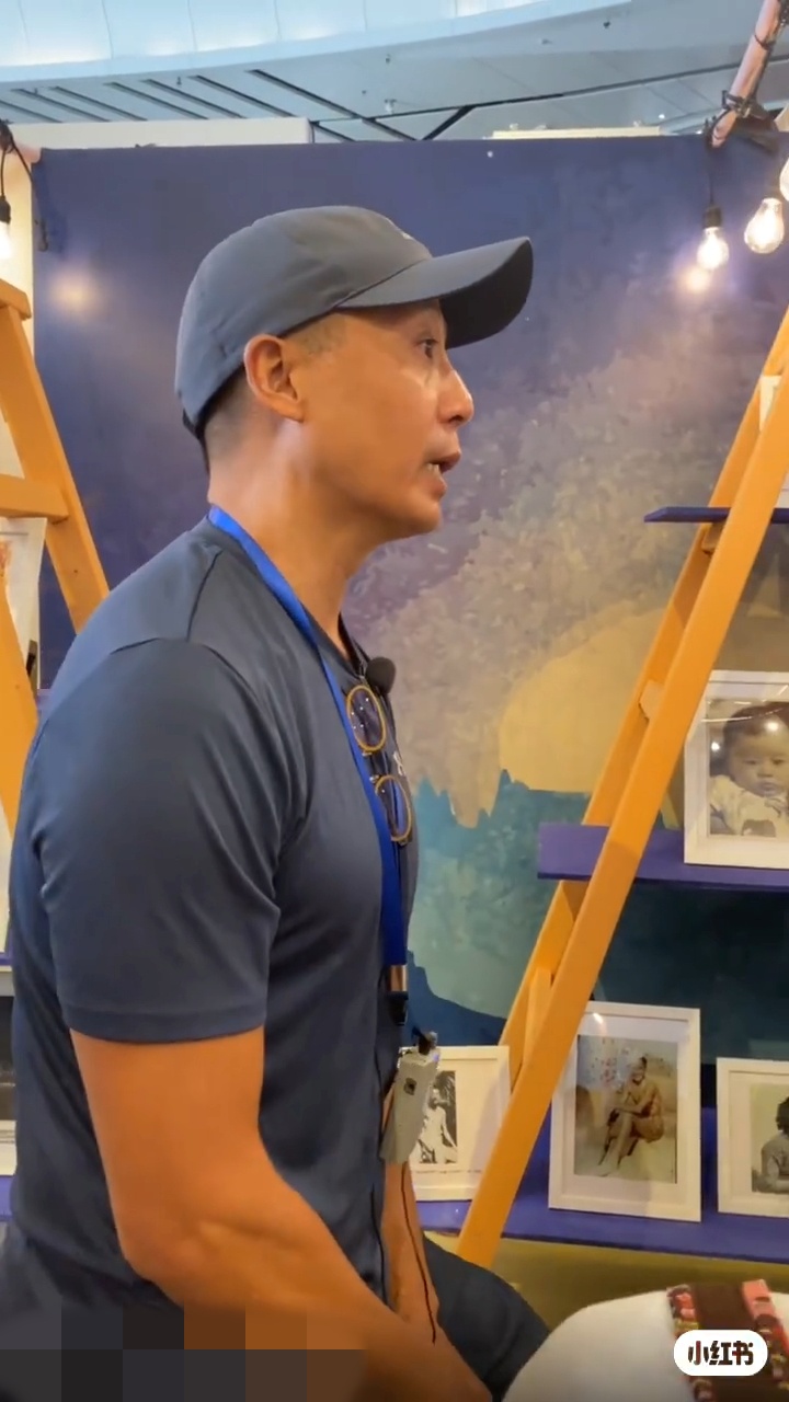 59歲的莫家堯保養得宜,側面輪廓分明,狀態絕不遜於當年。 59歲的莫家堯保養得宜,側面輪廓分明,狀態絕不遜於當年。