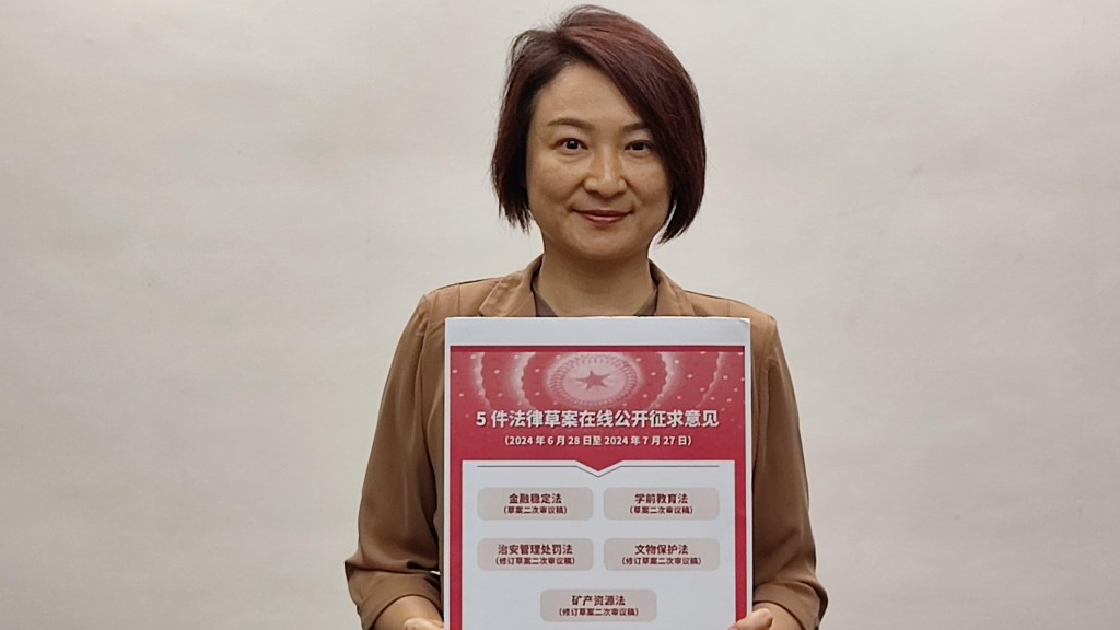 全國人大常委會委員李慧琼日前到北京出席十四屆全國人大常委會第十次會議。