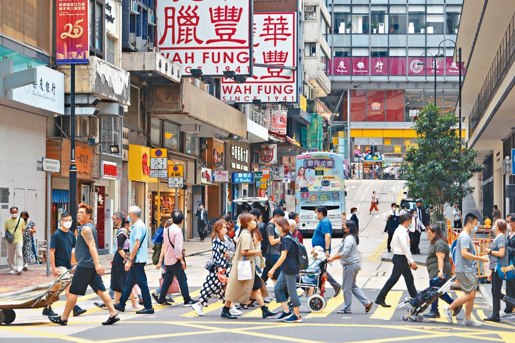本地疫情急速反彈，單日新增個案衝破七千宗，為近期新高。