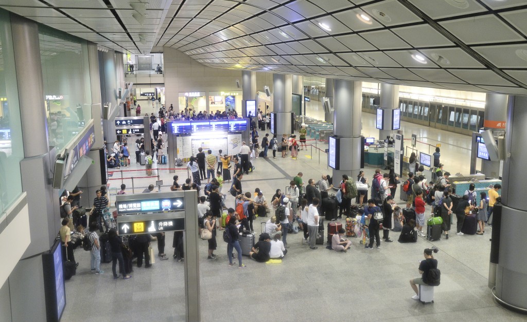 机场快綫为乘客提供来往巿区至机场的便捷服务。(资料图片)