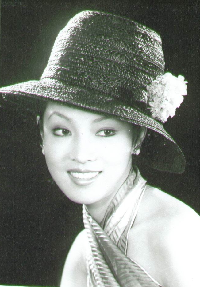 台灣女星恬妮在70年因拍艷情片而被譽為性感女神。