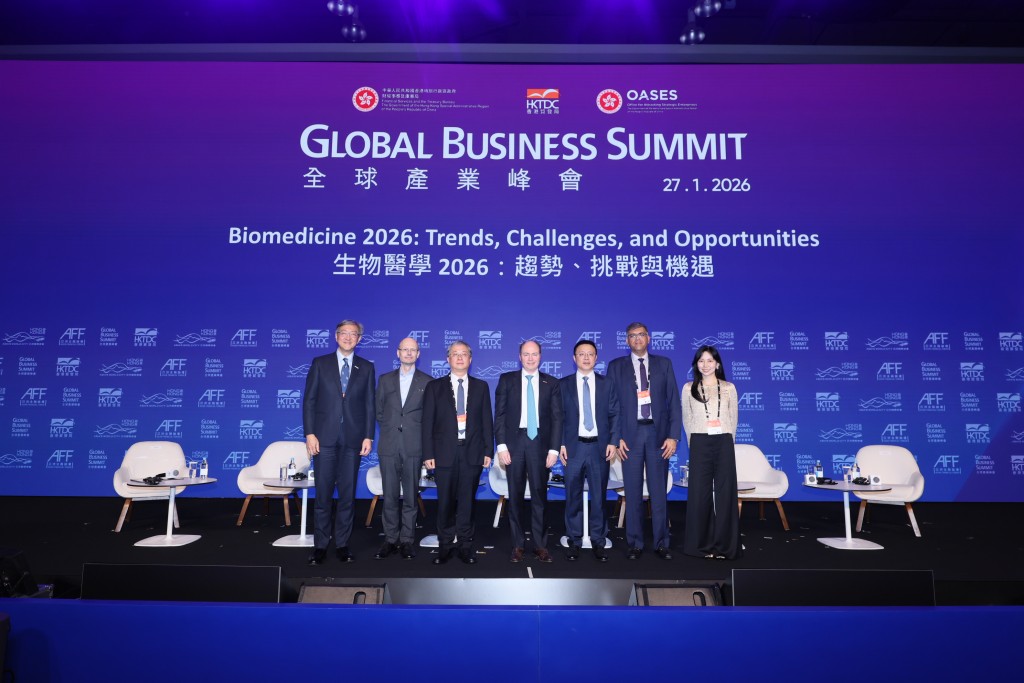 安進（Amgen）首席醫學官 - 高級副總裁 Paul Burton，以及默克集團（Merck）全球執行副總裁、默克中國總裁何慕麒（Marc Horn）於「全球產業峰會–生物醫學 2026：趨勢、挑戰與機遇」環節中，分享真知灼見。 