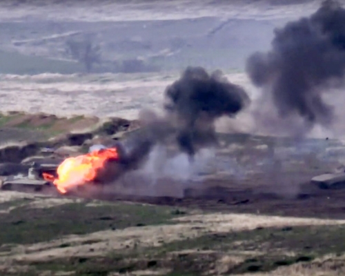 亞美尼亞發布在納卡地區摧毀阿塞拜疆軍事車輛。AP圖片