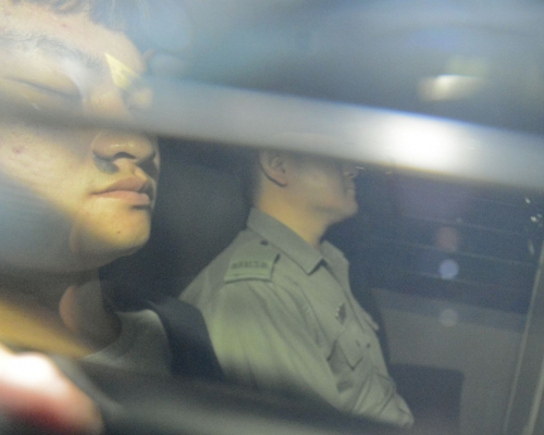 涉台灣謀殺女友潘曉穎的20歲男子陳同佳(近鏡者)。資料圖片