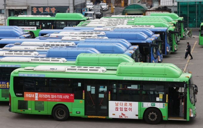 这是首尔市巴士相隔12年后再次罢工。网上图片