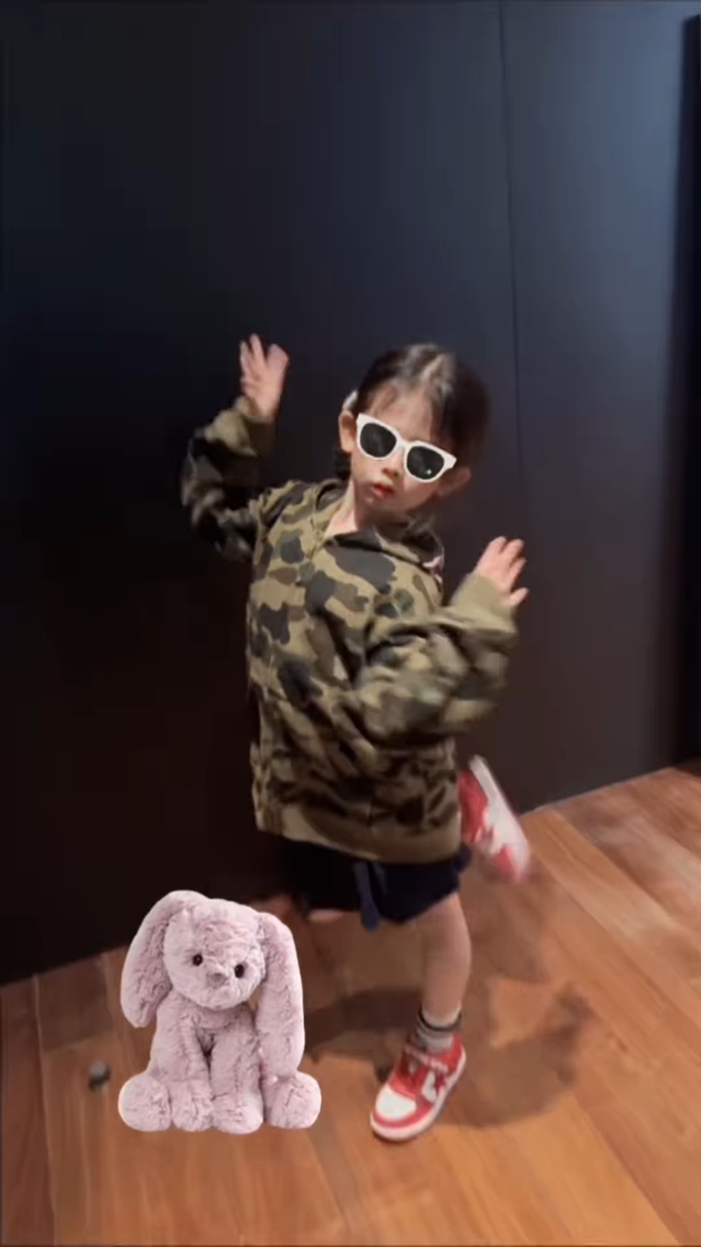 郭富城的二女Charlotte遺傳爸爸的節奏感。