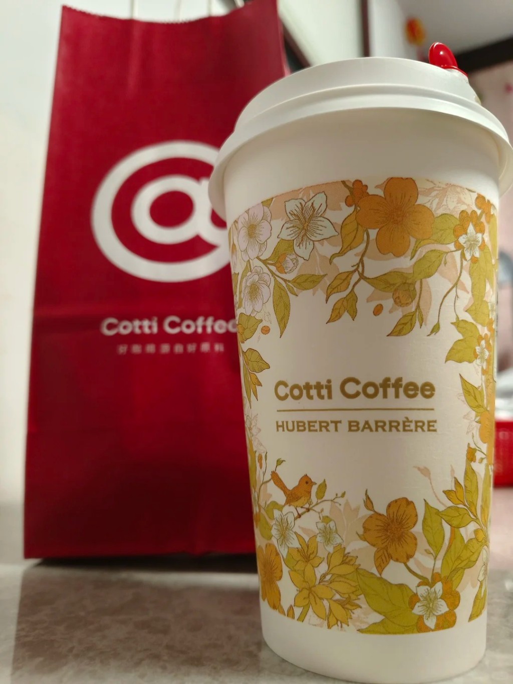 内地多家茶饮快餐集体加价，库迪咖啡也收缩全场9.9元的优惠。小红书@鎏潋