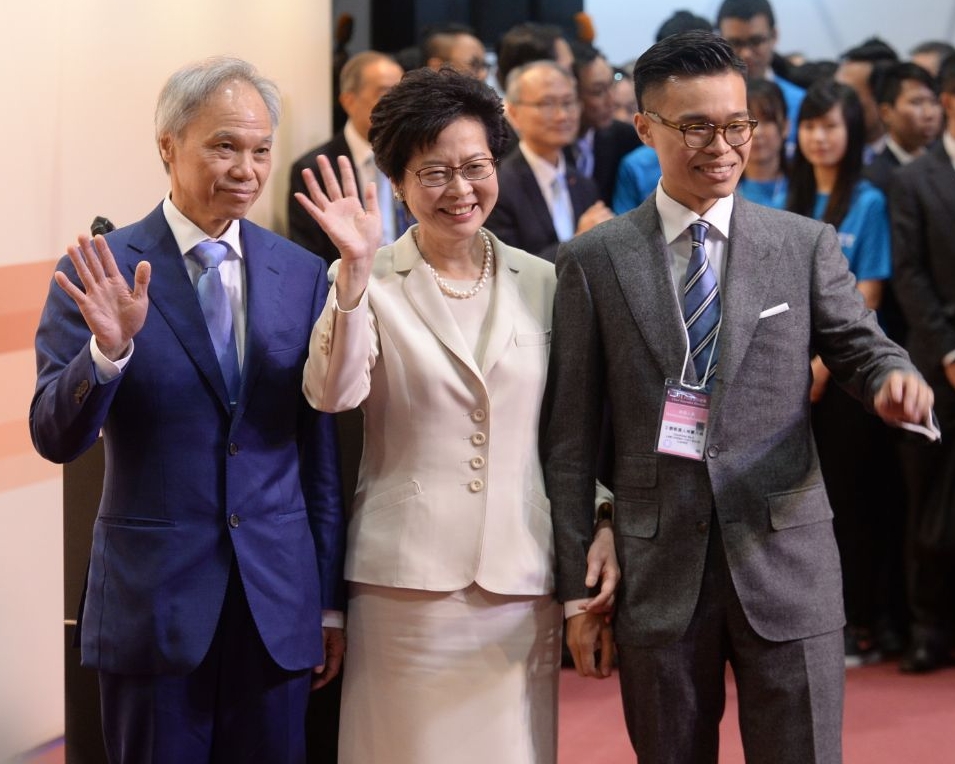 林鄭指,用facebook亦是自己兒子交託必須要「學習同做好」。