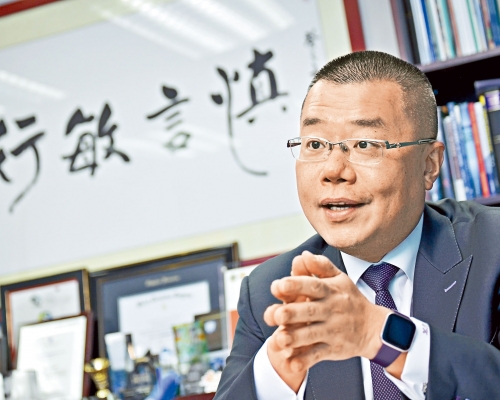 洪為民期望，未來深港可做到政務數據互通，便利香港公司到深圳註冊做生意。