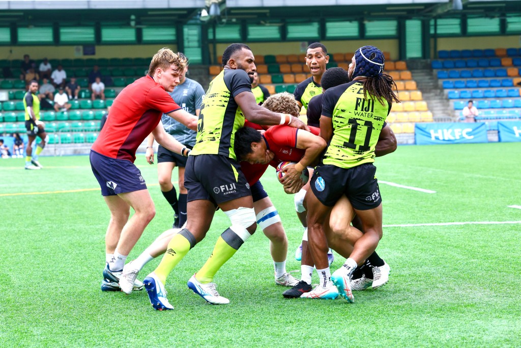 李卡度(中)在友谊赛中。 徐嘉华摄 李卡度(中)在友谊赛中。 徐嘉华摄