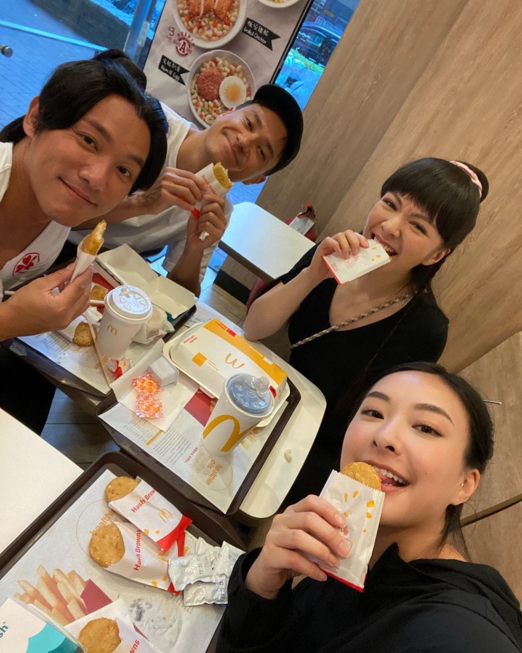 一齊食飯。
