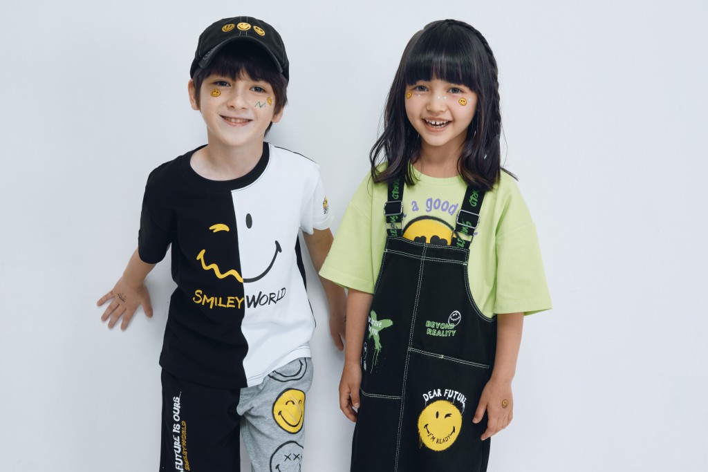 （男上）童裝印花T恤（黑白；B/$139）（男下） 輕便短褲（B/$169）；（女）吊帶背心裙（B/$299）