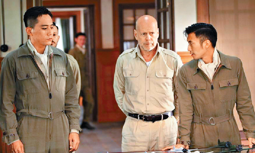 ■布斯曾與謝霆鋒及劉燁合演《大轟炸》。 ■布斯曾與謝霆鋒及劉燁合演《大轟炸》。