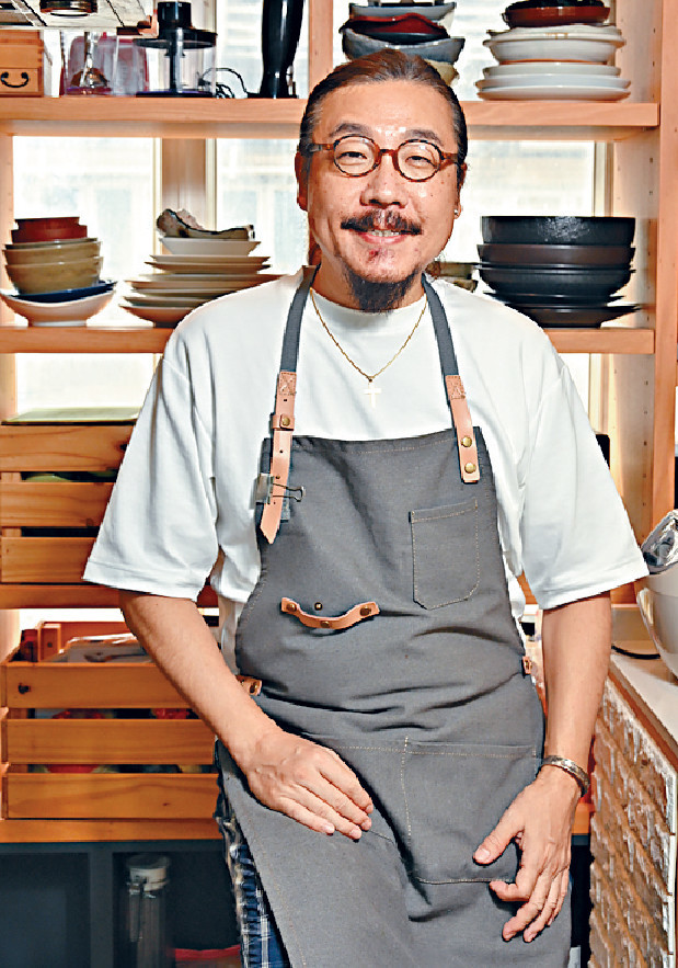 食譜作者：Kei San  　　人稱Kei San的杉內馨是日本北海道人，居港三十多年，是能操流利廣東話的美食家。年輕時出國留學，畢業後走訪海外多國工作的關係，練就出獨立自「煮」的好手藝，對食材選擇也有心得，活躍於各大報章雜誌作烹飪示範及美食專題等，分享日本飲食文化及介紹食材，是和風地道料理達人。