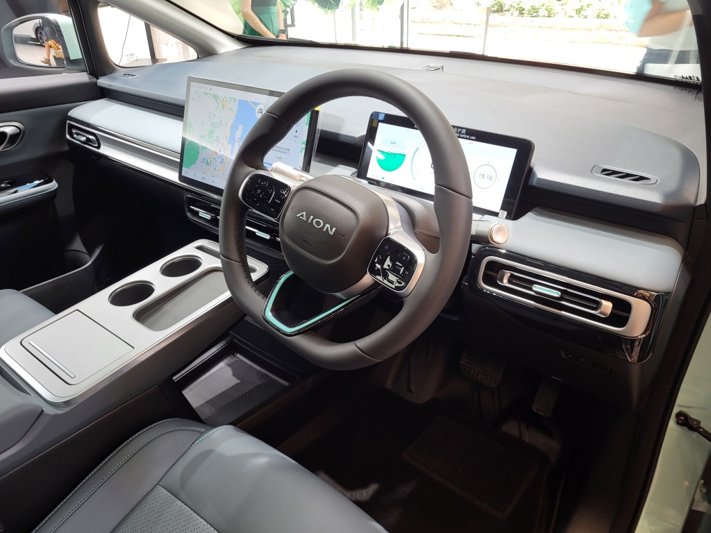 新到港廣汽埃安AION Y Plus「智尊版」電動車，用戶可下載手機App，遙控車門及車窗開關、預先啟動冷氣等。
