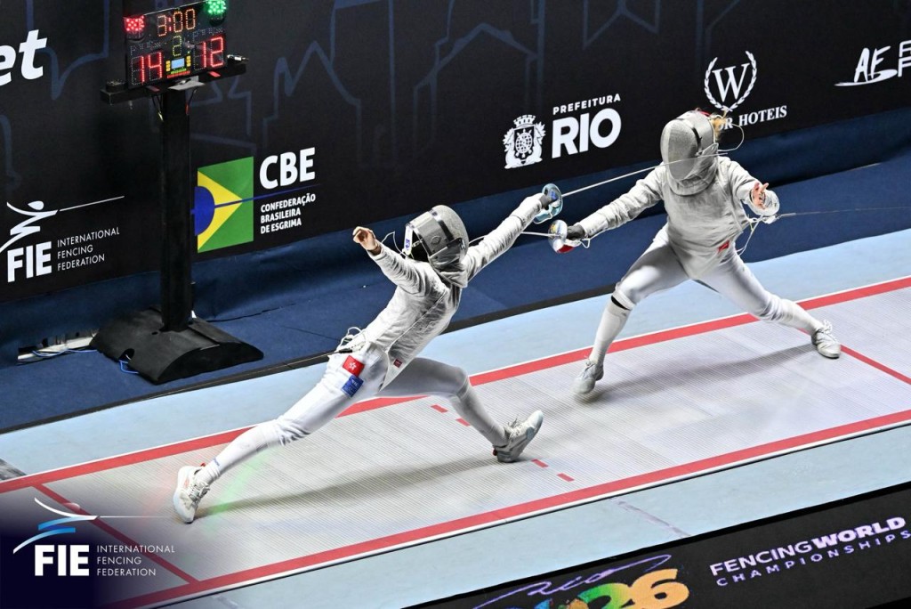 楊書涵（左）在決賽中。FIE FB圖