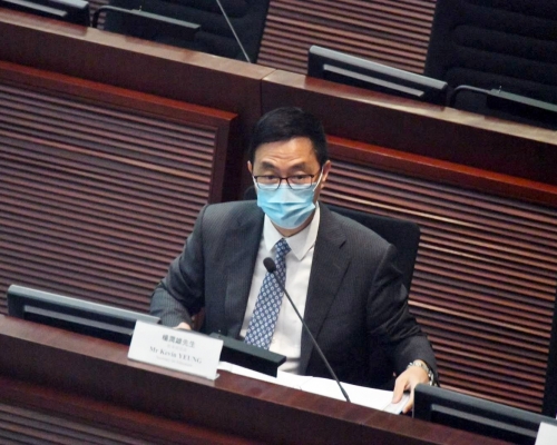 楊潤雄指，局方未必一定批准該名教師的申請。
