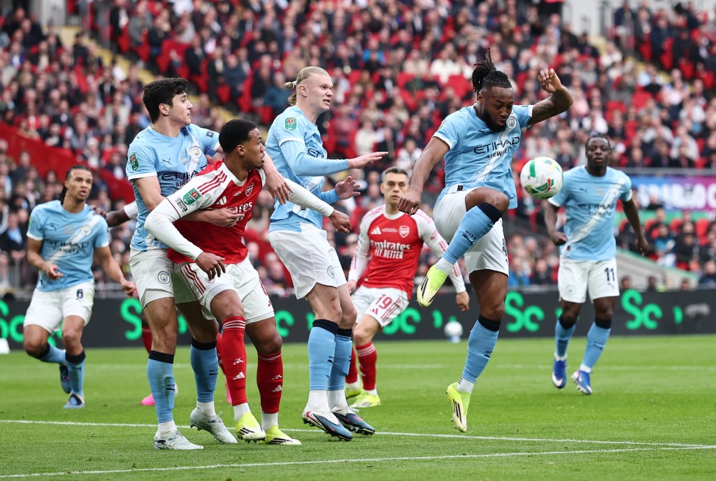 曼城再对阿仙奴。路透社