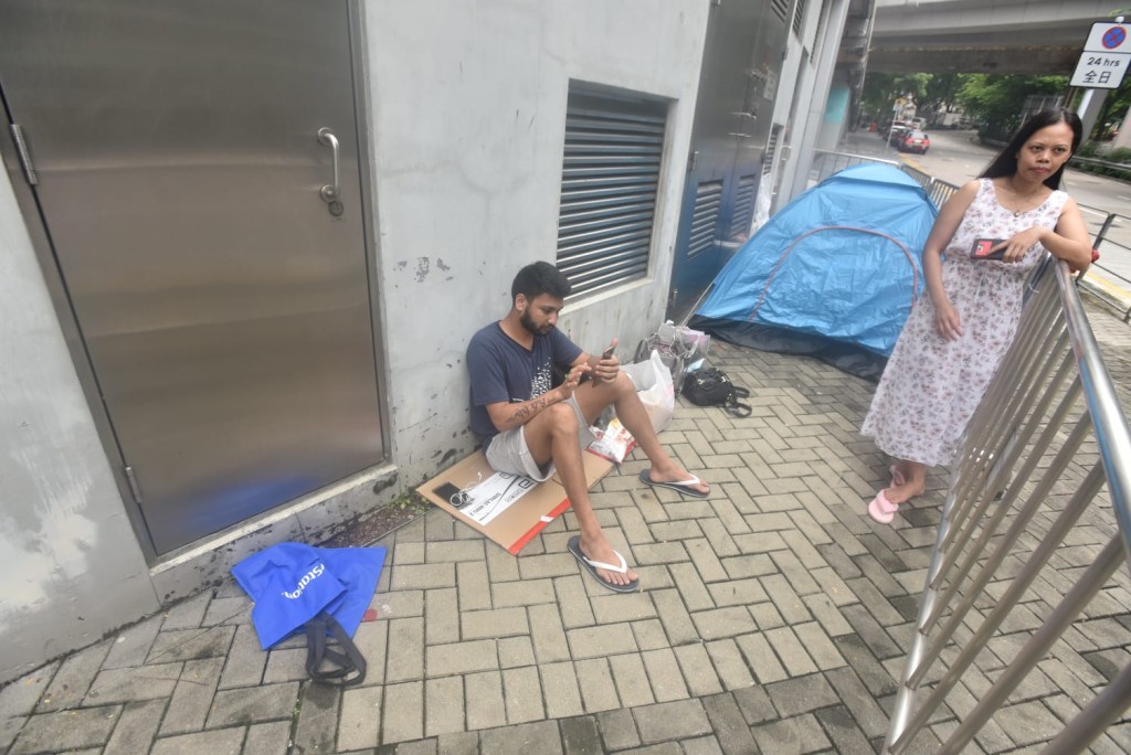 現場有多名歌迷等候開售