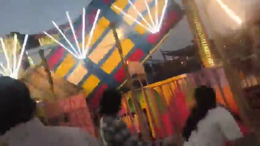 機動鞦韆突然倒塌,最少釀成13人受傷。X@Manakdeep Singh Kharaud 機動鞦韆突然倒塌,最少釀成13人受傷。X@Manakdeep Singh Kharaud