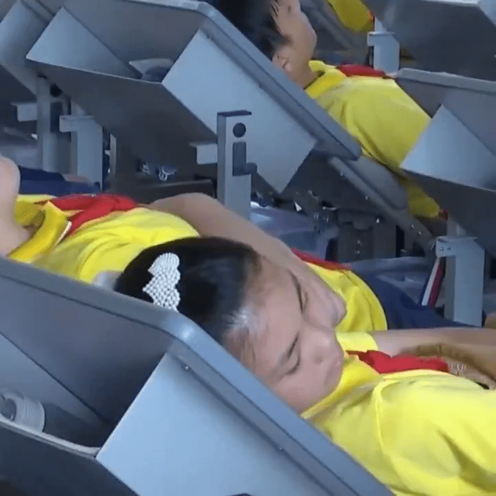 外交部發言人毛寧X平台分享中國校園「午睡神器」。 