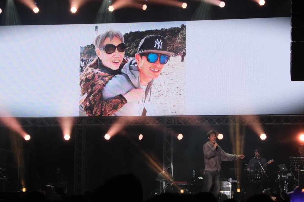 譚耀文與家人關係融洽。 譚耀文與家人關係融洽。