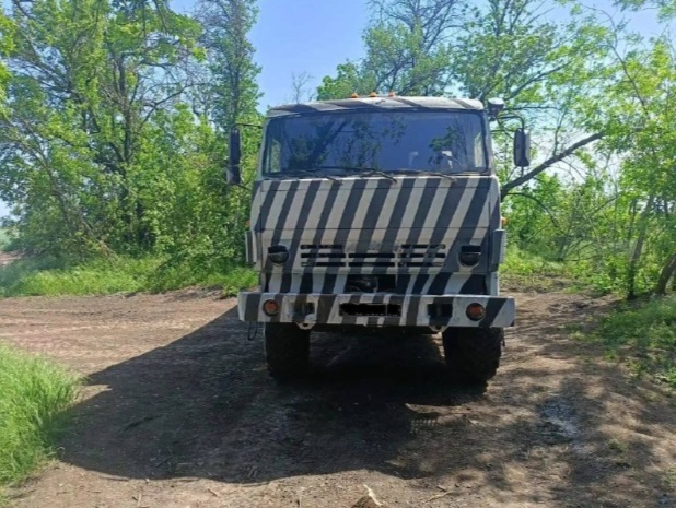 2026年5月底，有親俄軍事博主指出，不少在烏的俄軍車塗有「斑馬紋」迷彩。milinfolive_man@Telegram