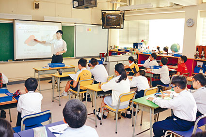 教育局定時檢討中小學教師編制情況,並作出改善方案。