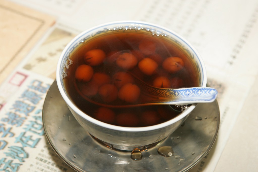 桑寄生蓮子雙蛋茶同樣馳名，幾乎每位客人都會點上一份 (圖源：星島圖庫)