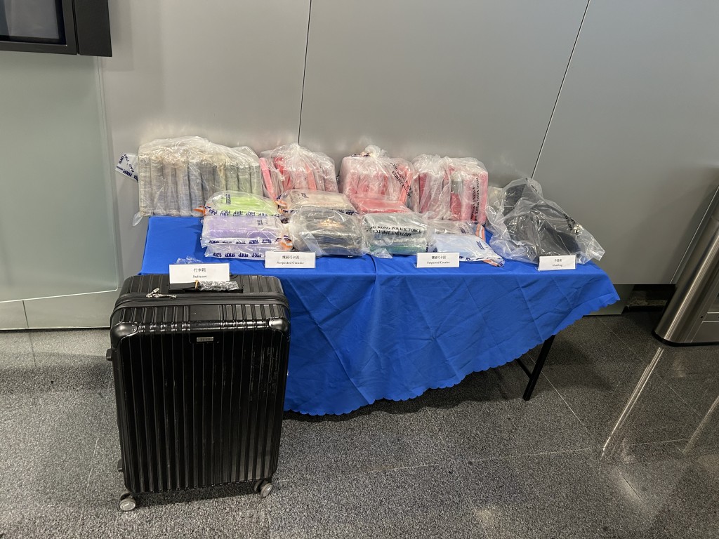 警方檢獲約50公斤可卡因,市值大約3,100萬港元。曾志恒攝 警方檢獲約50公斤可卡因,市值大約3,100萬港元。曾志恒攝