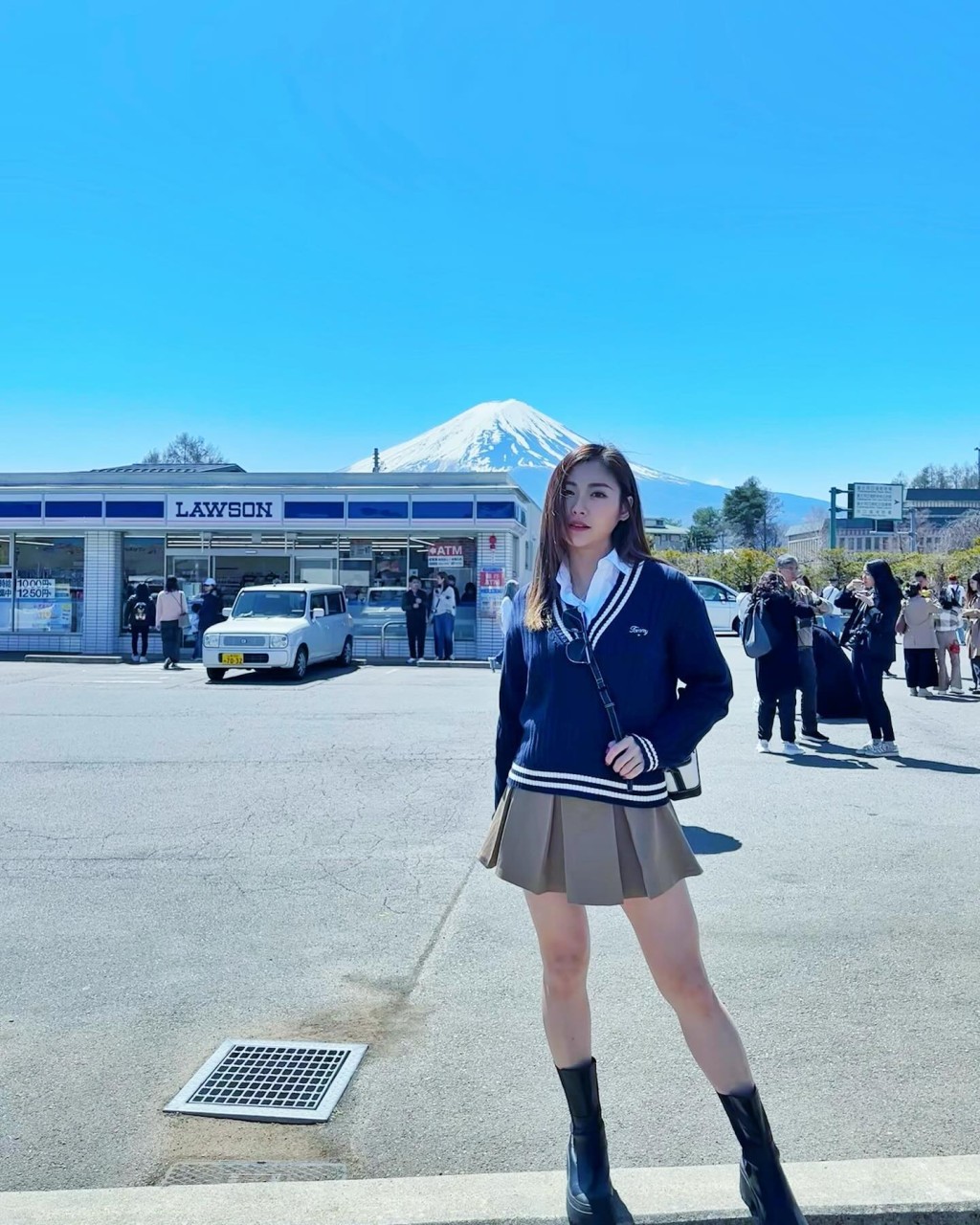Kylie C. 郑杞瑶去影富士山。