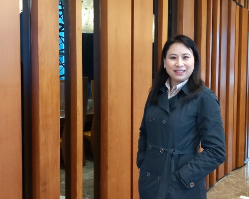 文詩詠提出「錢跟老師走」。