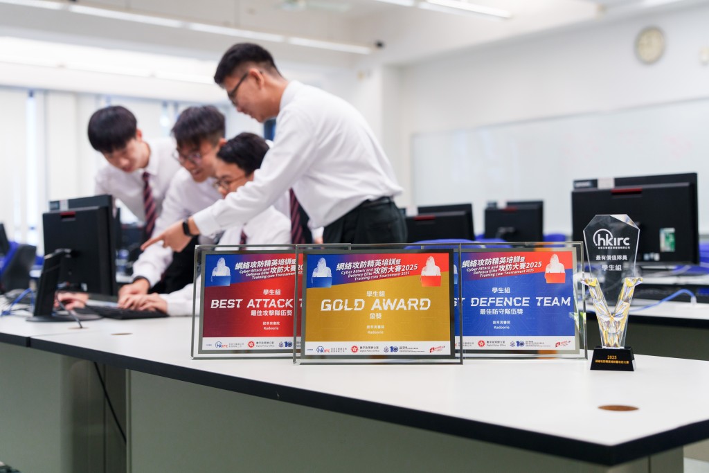 四位同學表示透過比賽確定了志向,未來冀修讀計算機科學學科,以投身資訊科技行業。 四位同學表示透過比賽確定了志向,未來冀修讀計算機科學學科,以投身資訊科技行業。