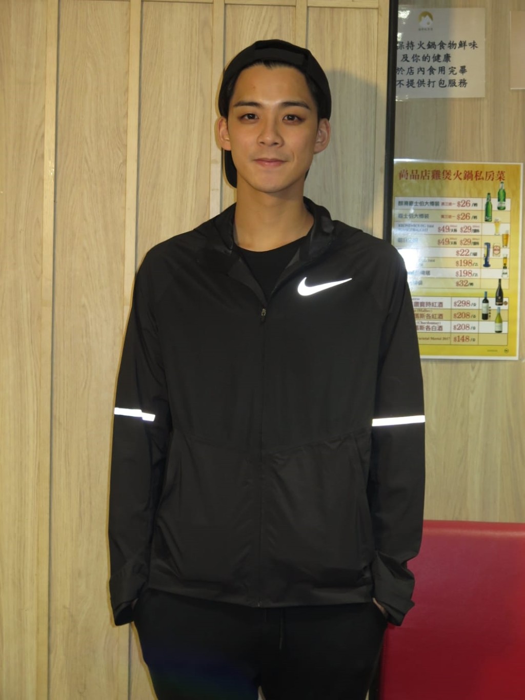 陳松伶、陳煒及余德丞等晚上相約收看新劇《福爾摩師奶》。