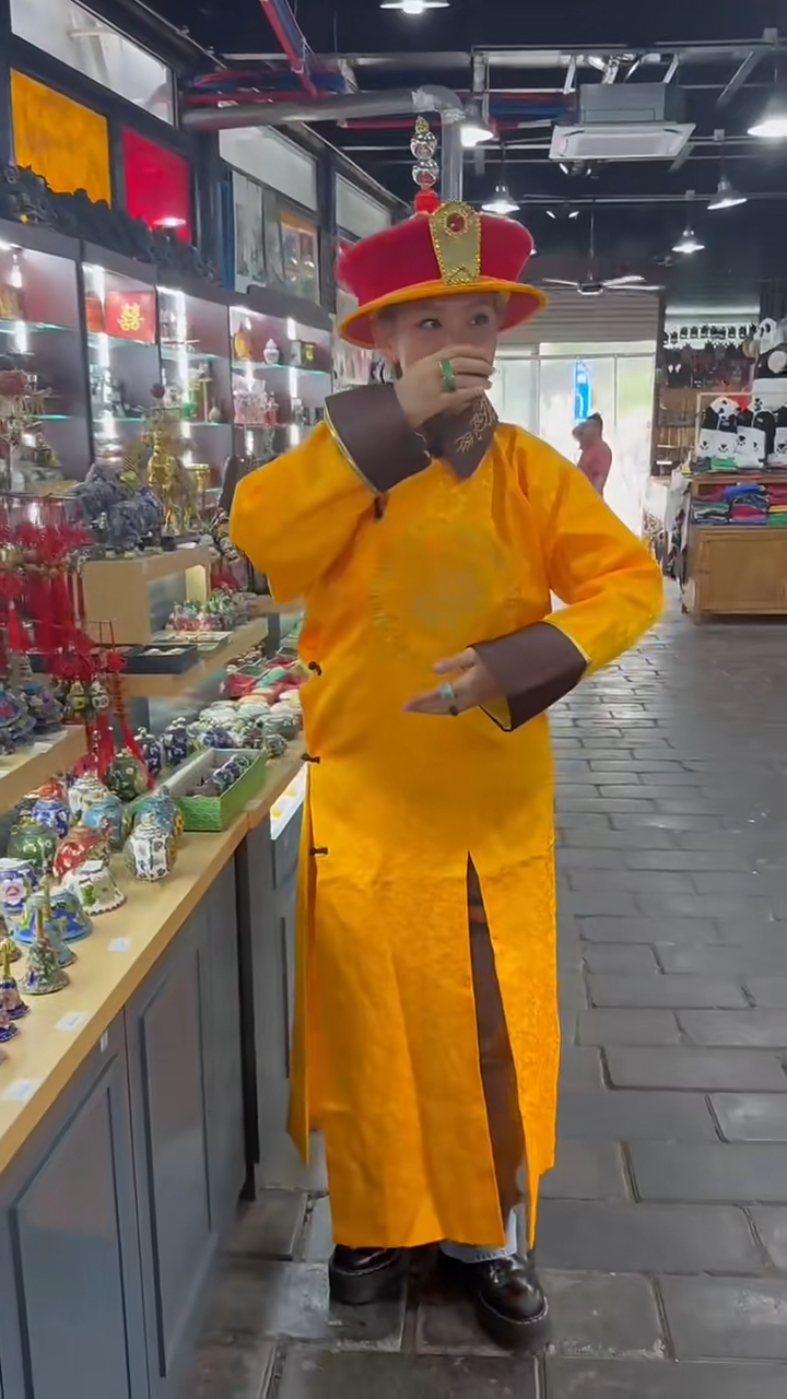 鄭欣宜看起來精神不錯。