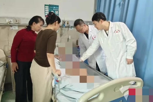 湖南漢揮刀自宮下體全斷,醫花6小時駁回20天後重振雄風。 湖南漢揮刀自宮下體全斷,醫花6小時駁回20天後重振雄風。