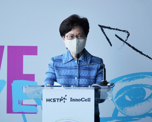 林鄭月娥出席科學園「創新斗室」的開幕禮。