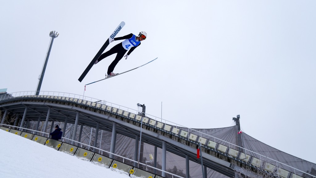 飛躍距離是跳台滑雪評分標準之一。 新華社