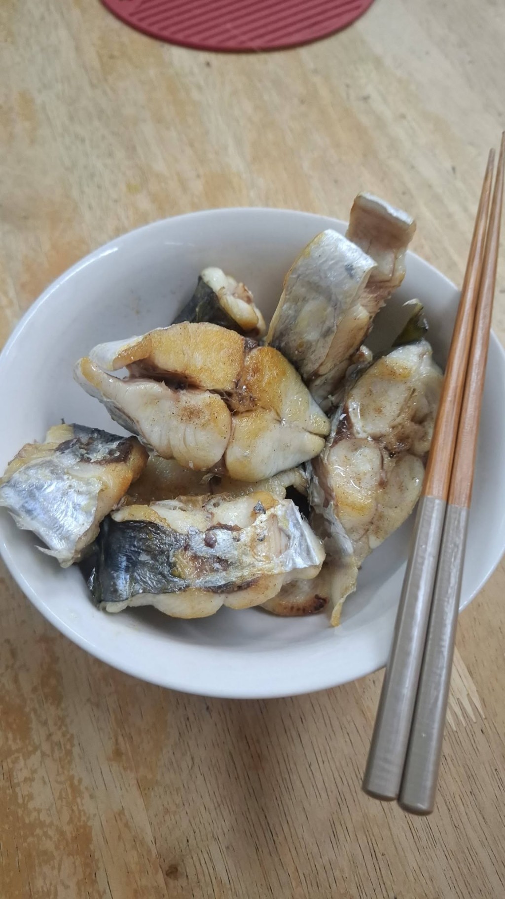 李彩華指鮫魚除了煎來吃以外,用來曬鹹魚亦十分美味。(來源:Alan Or@香港假餌俱樂部FB) 李彩華指鮫魚除了煎來吃以外,用來曬鹹魚亦十分美味。(來源:Alan Or@香港假餌俱樂部FB)
