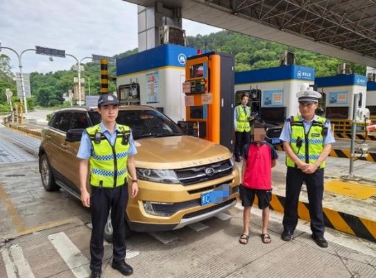 駕大膽車的12歲童,謊稱患矮小症但其實已成年。桂林交警 駕大膽車的12歲童,謊稱患矮小症但其實已成年。桂林交警