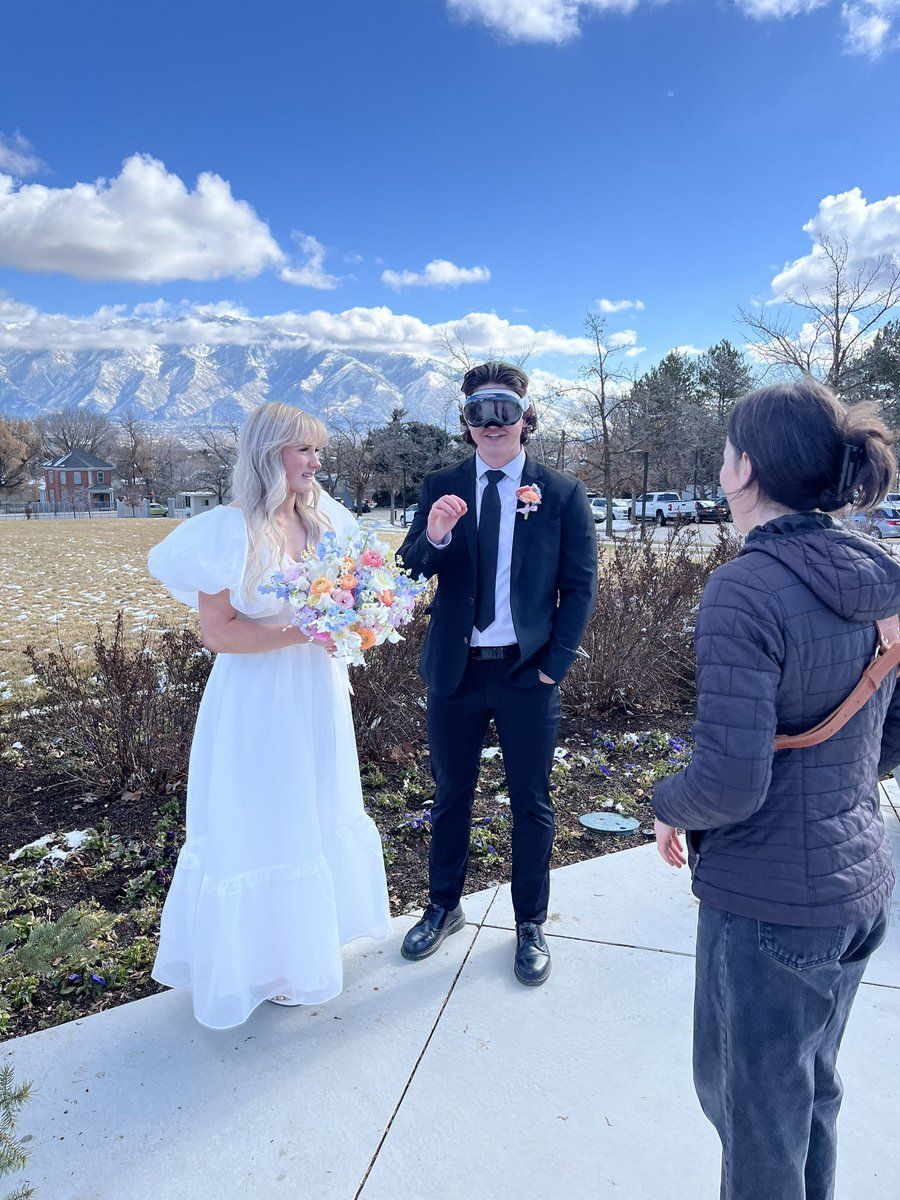 新郎结婚时戴苹果Vision Pro。