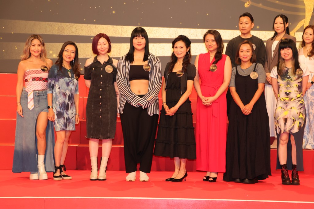 TVB選秀節目《中年好聲音2》經海選後選出108位參賽者，其中102位參賽者於記者會亮相。