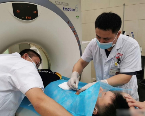 12歲的男童小家患上了肺癌末期,懷疑與生活習慣有關。網圖