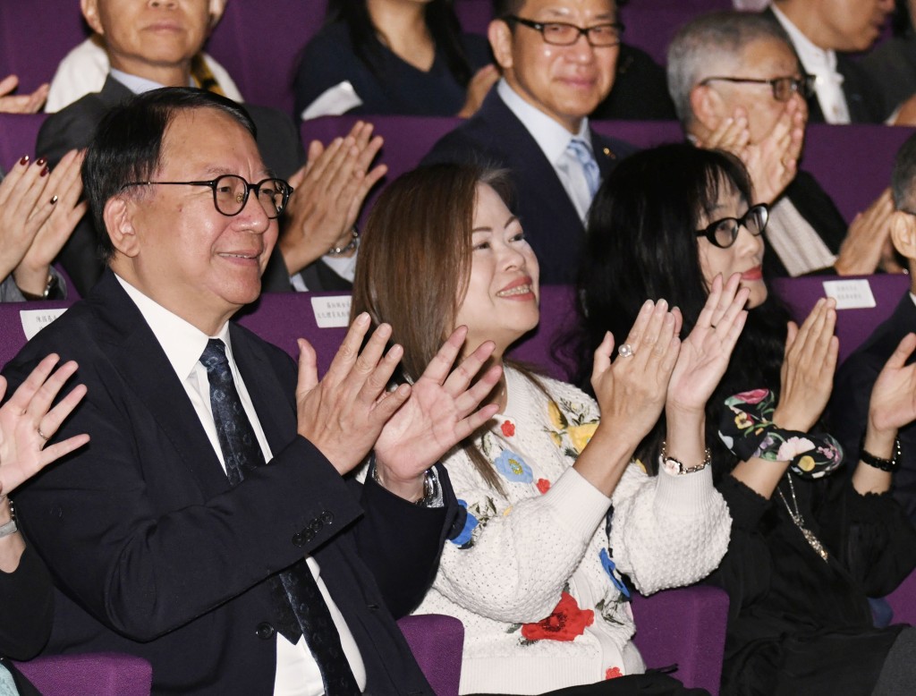 政務司司長陳國基與文體旅局長羅淑佩出席揭幕儀式。